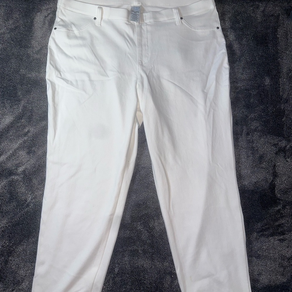 Time and Tru White Straight Leg Jeans Classic Fit
